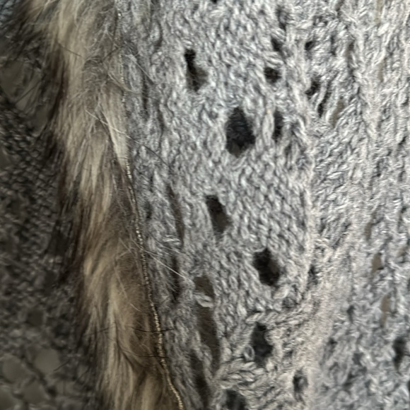 Relativity grey knit vest. - Picture 4 of 4